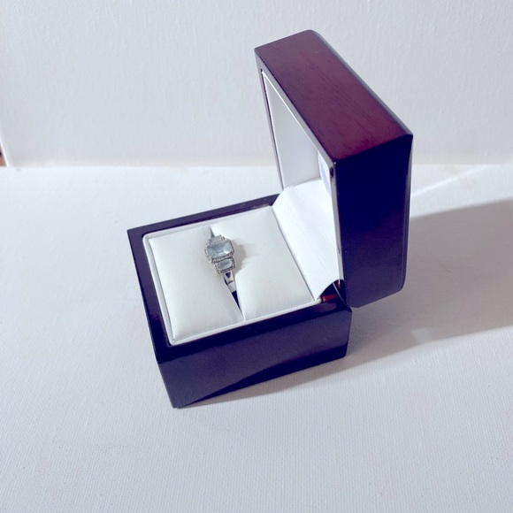 14k white gold diamond aqua ring - Picture 3 of 6